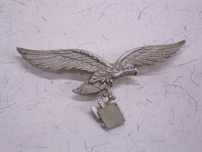 Original Cap Eagle of the German Air Force World War II, Wehrmacht, 2nd Model, Manufacturer: C.T.D.