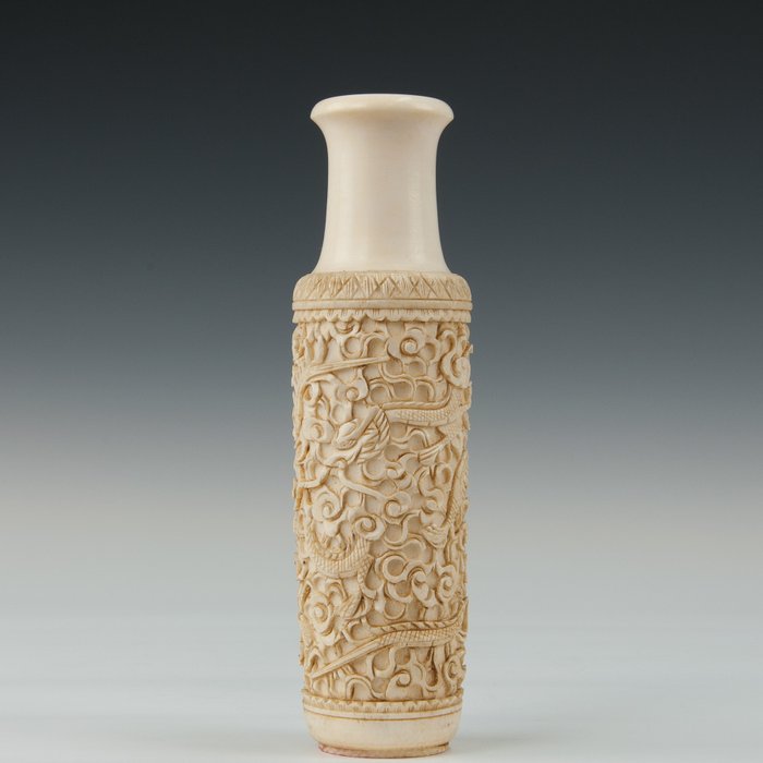 A carved ivory vase - China - Canton - ca. 1880-1900