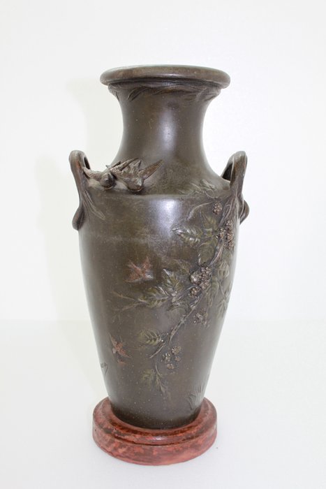 François Moreau - Art Nouveau vase in spelter