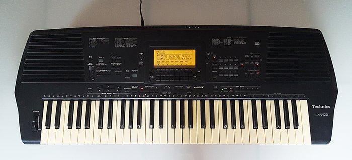 Retro Piano / Keyboard  Technics SX-KN920, Warm Technics-sound / with Rare floppy bay and Midi