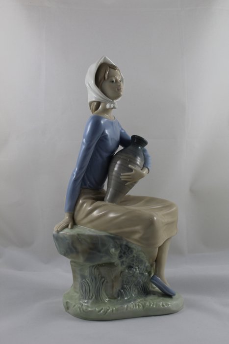 Lladró Zaphir - Porcelain figure Mujer aguadora