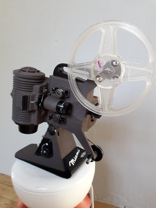 Projecteur EMEL modèle MIAMI , 8 mm , FRANCE 