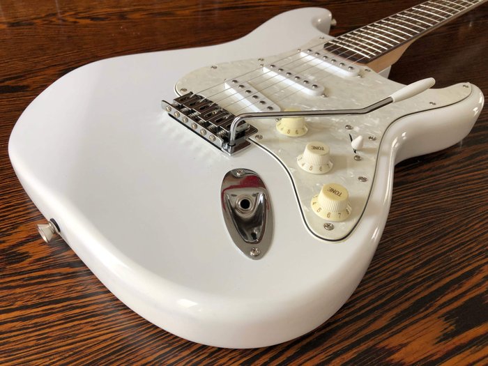 Squier SE Special Edition by Fender s/n CXS 031109530