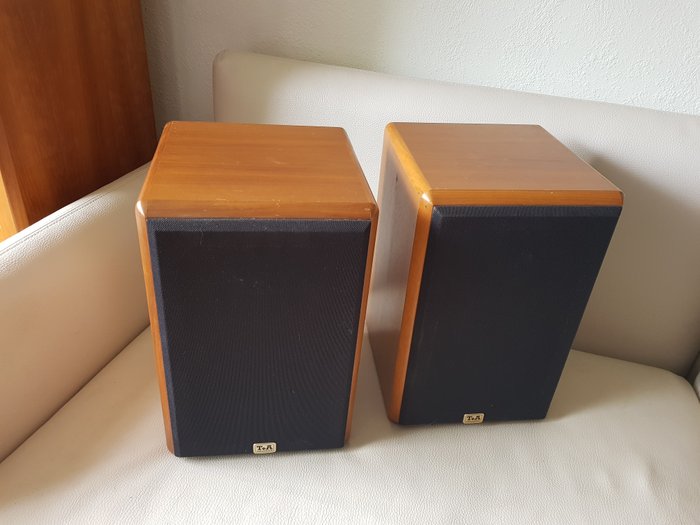 T + A Elektroakustik Stratos p 10 speakers