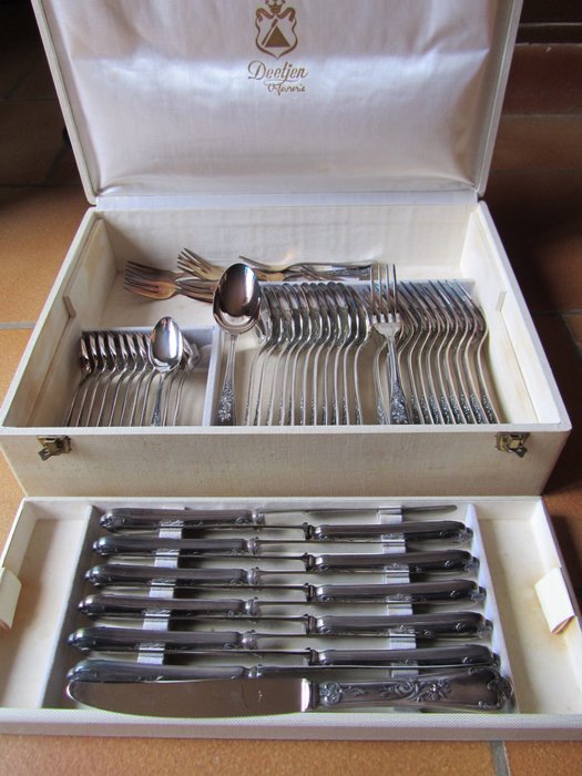 Silver cutlery set Deetjen model n° 19 with 60 pieces of cutlery and in its original box