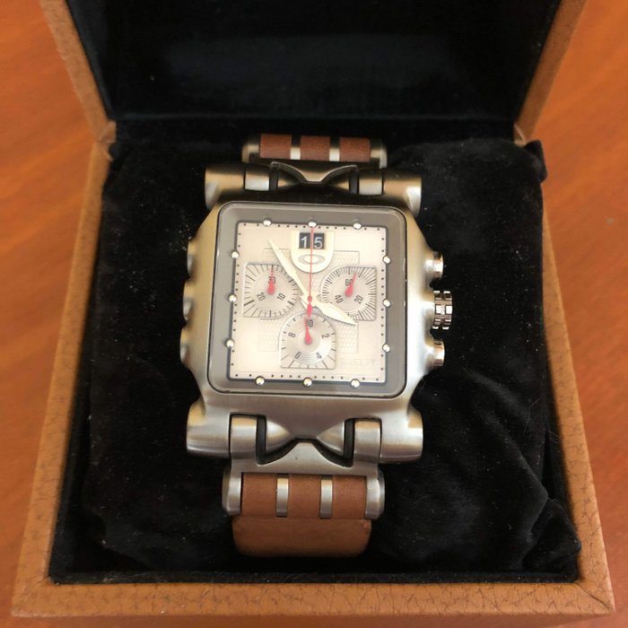 Oakley quartz titanium minute machine men's watch 2010-2015 - Catawiki