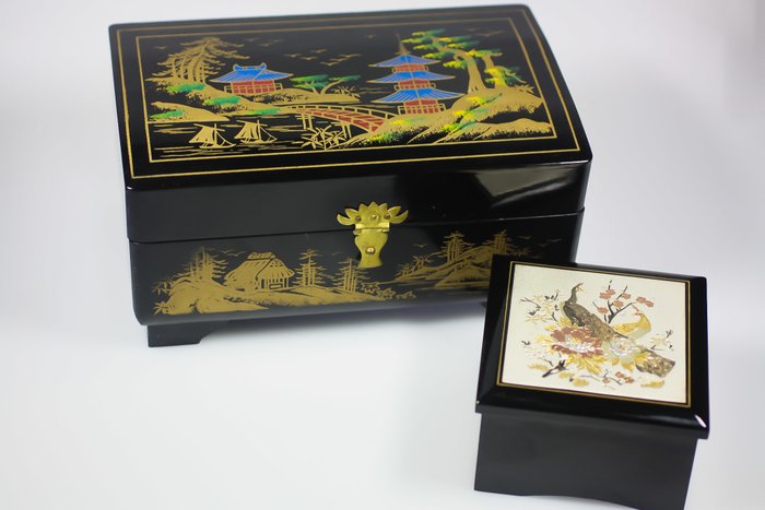 Jewellery box with music box Japanese Chinese lacquer box
