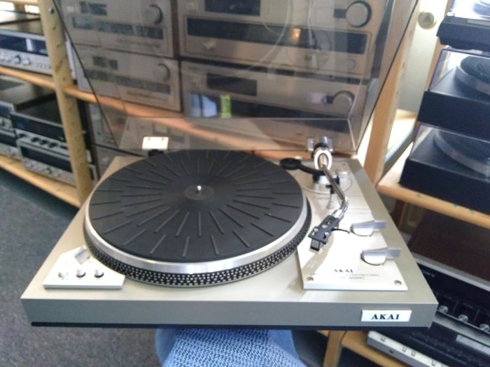 Akai AP 206 C direct drive turntable, sounds great!