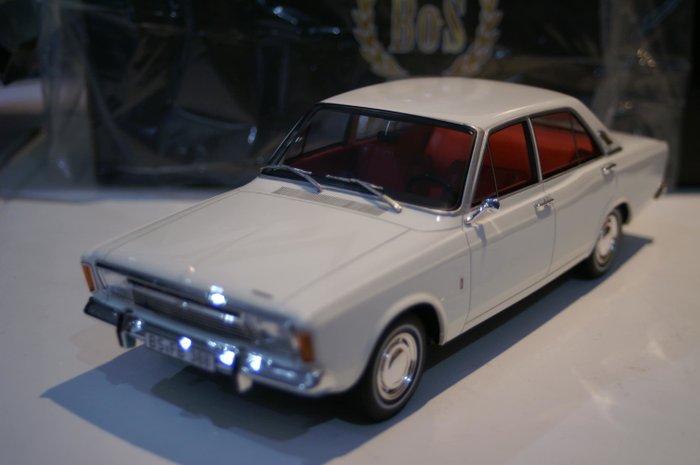 BoS Models - Scale 1/18 - Ford Taunus 17M (P7) - 白色
