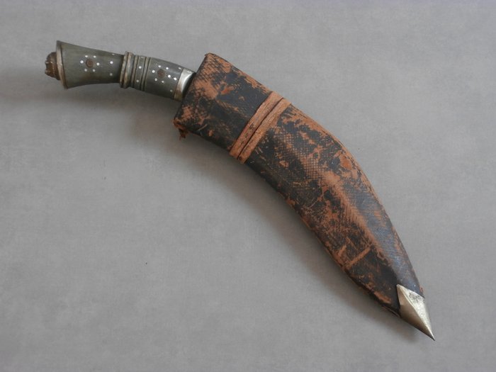 Original antique Kukri Gurkha fighting knife. Full tang