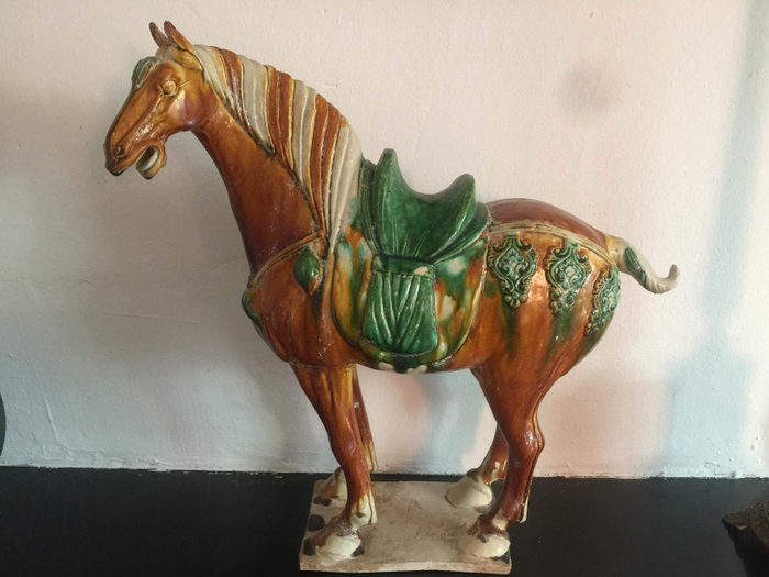 Large size Chinese earthenware horse - China Tang dynasty style - 21st century