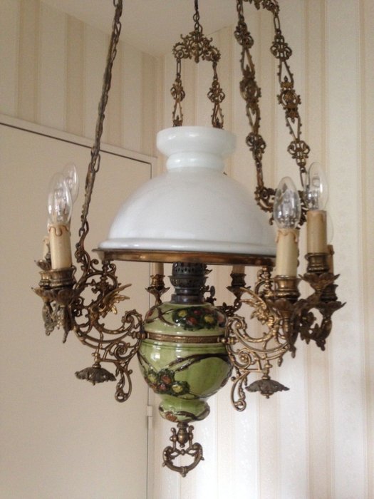 Large chandelier Napoleon III in bronze and brass. Opaline globe.