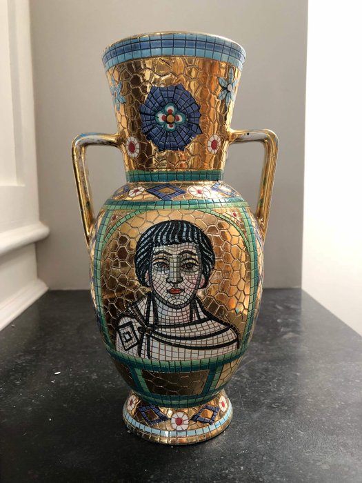 Maioliche Deruta - vase with 24carat gold layer