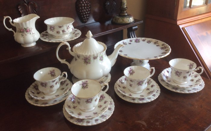  Royal Albert England - Sweet violets design - tea set for 4 persons