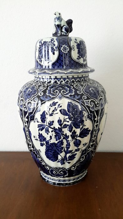 Vase Delftware created by Villeroy & Boch for Sphinx