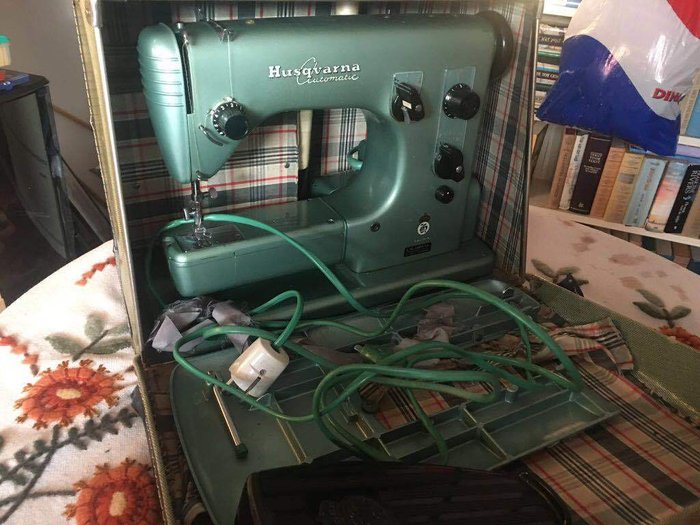 A sewing machine Husqvarna CI 21 A