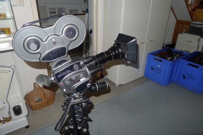 Beaulieu R16 filmcamera 16mm met Angenieux 12-120mm lens 