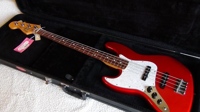 Left-handed Fender Standard Jazz Bass - auction online Catawiki