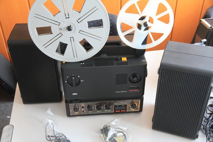Braun Visacustic 2000 digital 8mm filmprojector met 2 luidsprekerboxen