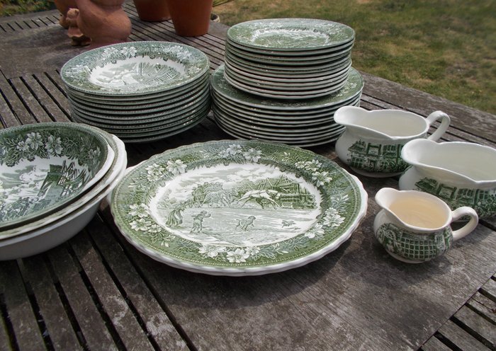 Royal Tudor Ware Staffordshire England - 41-piece dinnerware set "Coaching Taverns"