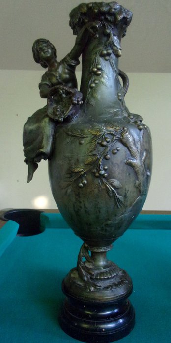 François Moreau(1832-1927) - vase in babbitt signed  - France - c. 1900