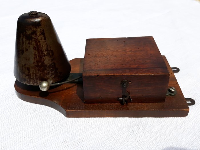 Antique electric doorbell, in original condition