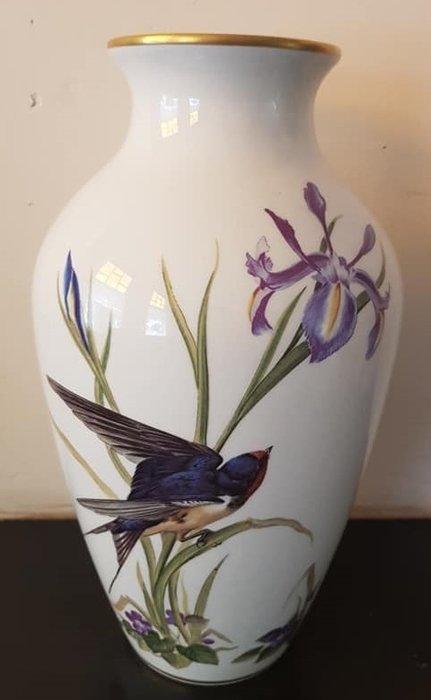 Franklin Mint porcelain - The Meadowland Bird Vase