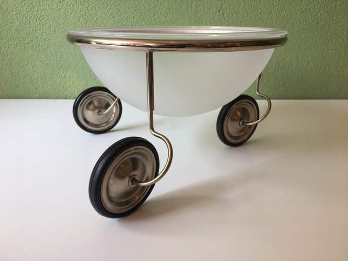 Arnout Visser voor Designum - Fruitschaal “Fruit on Wheels”