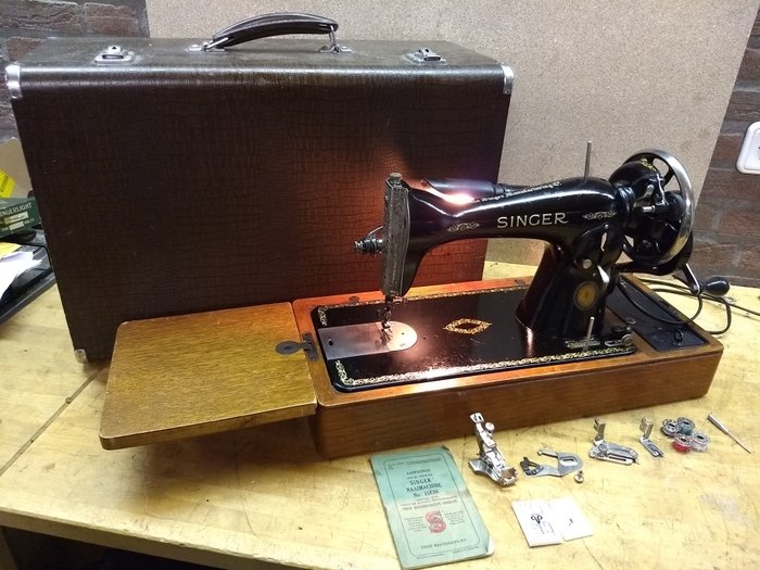 Singer 15k88 handcrank sewing machine, 1950