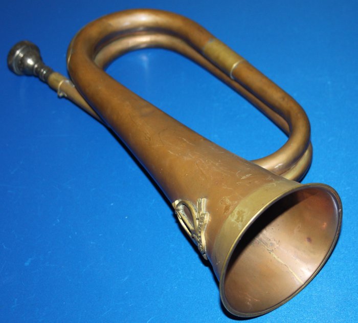 A military bugle,with badge from Special Service Group, Pakistan's special forces , Copper / brass,  in  good condition