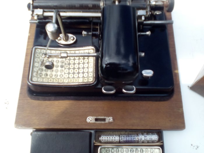 Rare and Quite Lovely Mignon Model 4 AEG Typewriter. 1924-1925