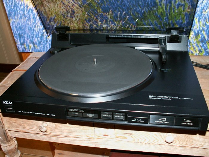Beautiful LINEAR TRACKING turntable: AKAI direct drive AP-A50 with additional new needle.
