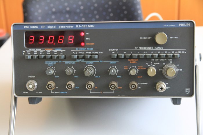 PM5326 RF signal generator