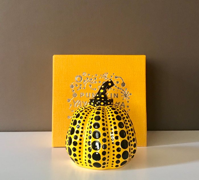 Yayoi Kusama - Scultura con scatola originale, Yellow polka dot pumpkin