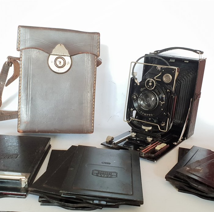 Zeiss Ikon Maximar 207/7 for 9x12 cm glass plates, with 6 glass plate holders, 1 film pack holder, 1 ground glass back Circa 1930
