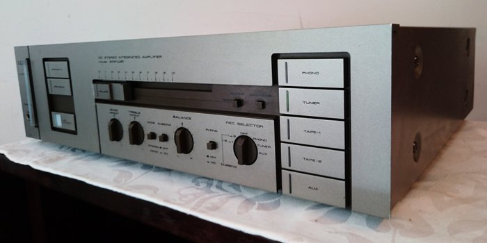 Akai AM-U41 Amplifier in Pearl Grey