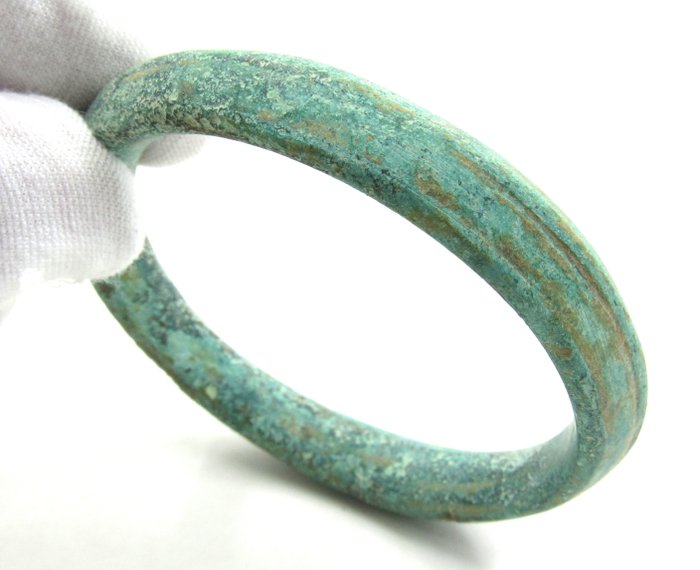 Préhistorique, âge du bronze Bronze Bracelet / Arm Ring - 5.7cm