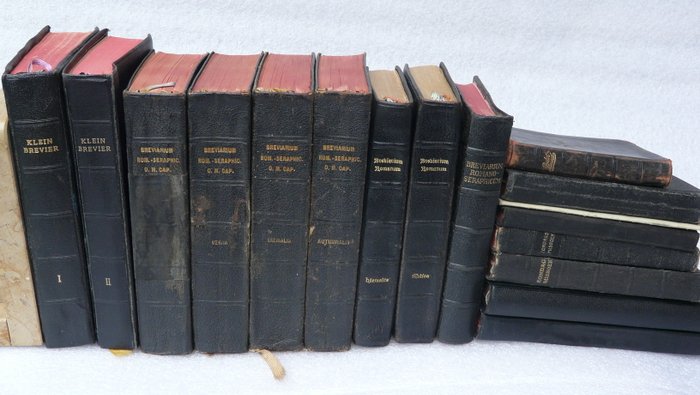 Lot of prayer books: Roman breviaries and missals - order booklets and Sunday missals - 1917 / 1962 - 17 pieces