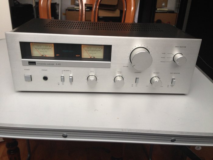 SANSUI A-40 integrated amplifier with nice VU meters and Phono stage