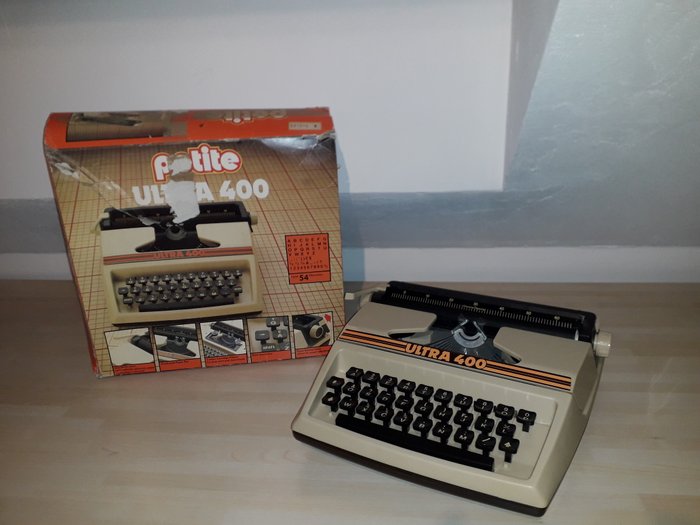 Machine à écrire ''Petite Ultra 400 '' 