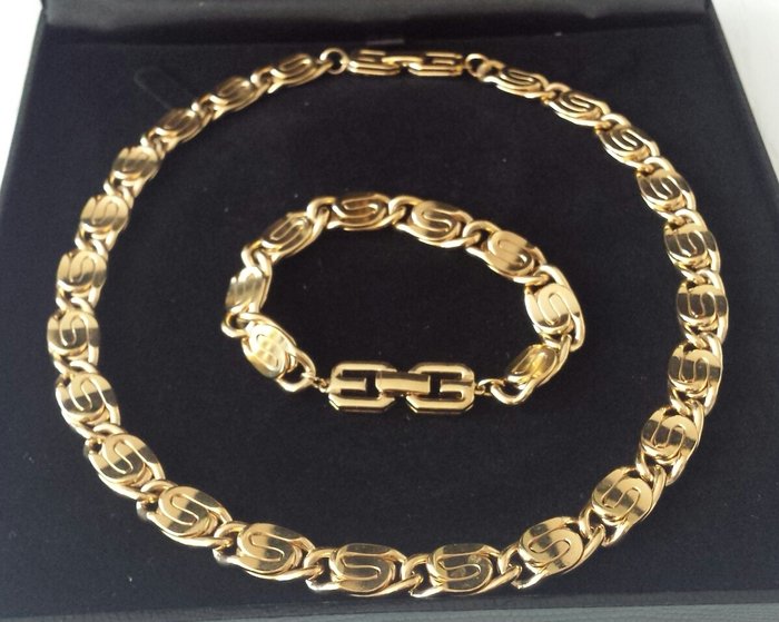 GIVENCHY Gold Tone Chunky Chain Link 
