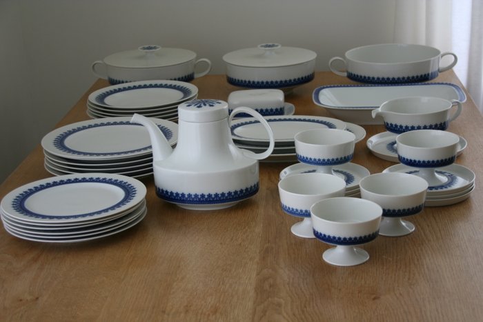 Tapio Wirkkala for Rosenthal Studio Line, 35-part porcelain dinnerware, 'Diadem' decoration