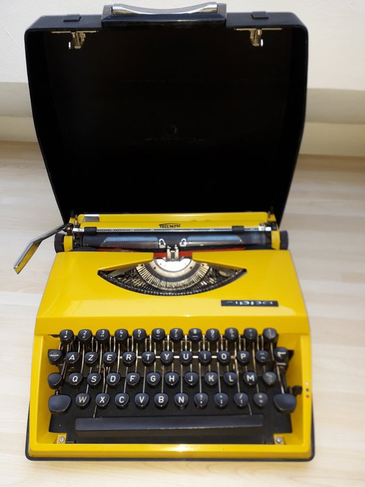Portable TRIUMPH TIPPA Typewriter
