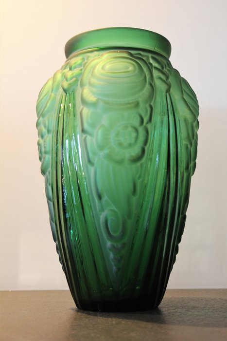 Art Deco Vase - Dark green transparent satin moulded pressed glass with floral decor