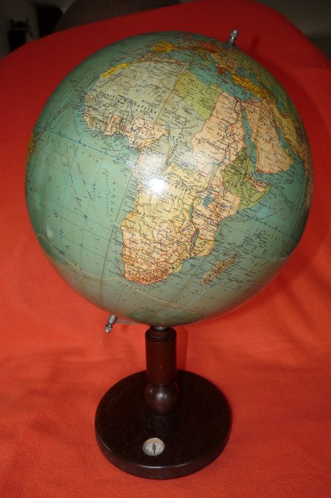 Dr. Sandro Limbach 'Weltwegweiser' - Impressive antique table globe