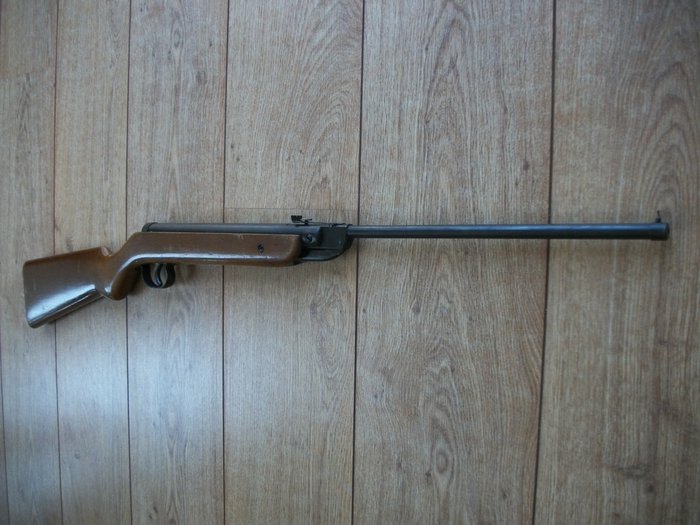 Diana model 22 air rifle - steel with hardwood