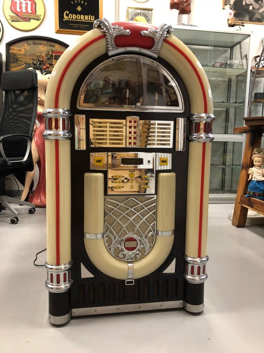 Nice radio set in the shape of a Jukebox, Classic, with Multi-CD player