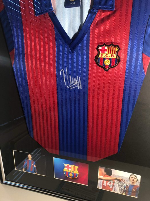 Johan Cruijff signed and framed Barcelona shirt + COA