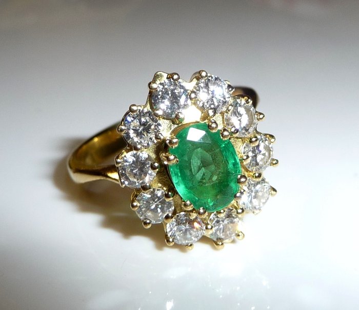 Gala ring 18 kt / 750 gold 1.8 ct brilliant-cut diamonds + 1 ct emerald ...