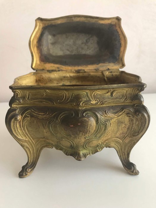 Boîte ancienne en bronze - déposé 223 - France - circa 1900